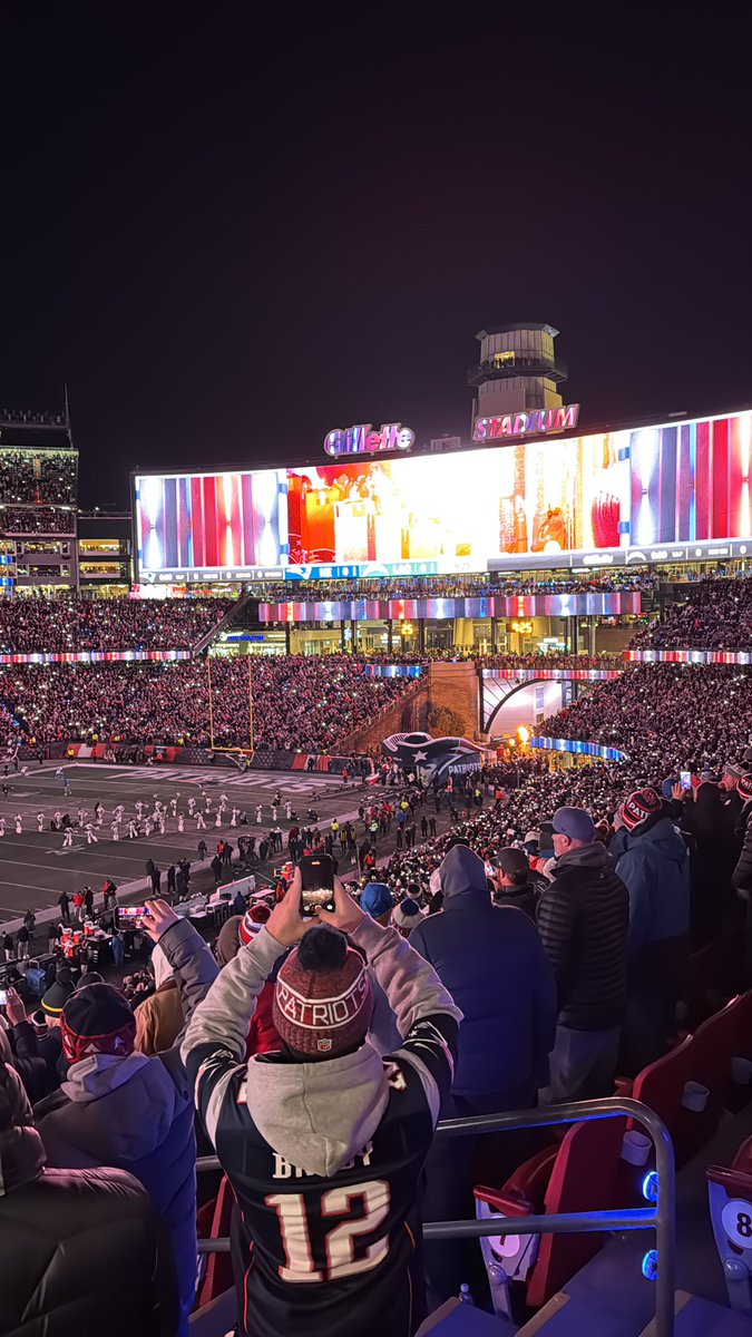 tymarkovsky's tweet image. &amp;amp; here comes Drake “average” Maye. #patriots #chargers #nfl #