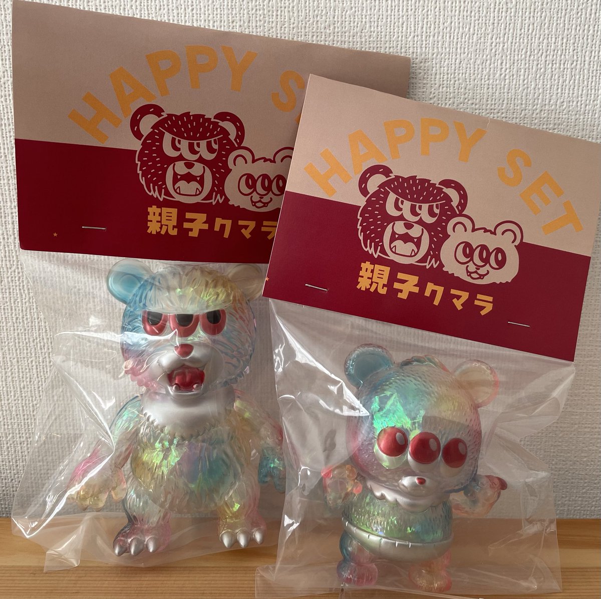 AOzMJj7ccC94843's tweet photo. 先日当選しました、親子クマラ ハッピーセット!
#ARTJUNKIE
#PEACHHELL https://t.co/QSAGbJVOuD