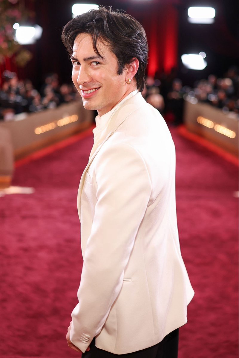 hudsonwupdates's tweet image. Hudson Williams at #GoldenGlobes!