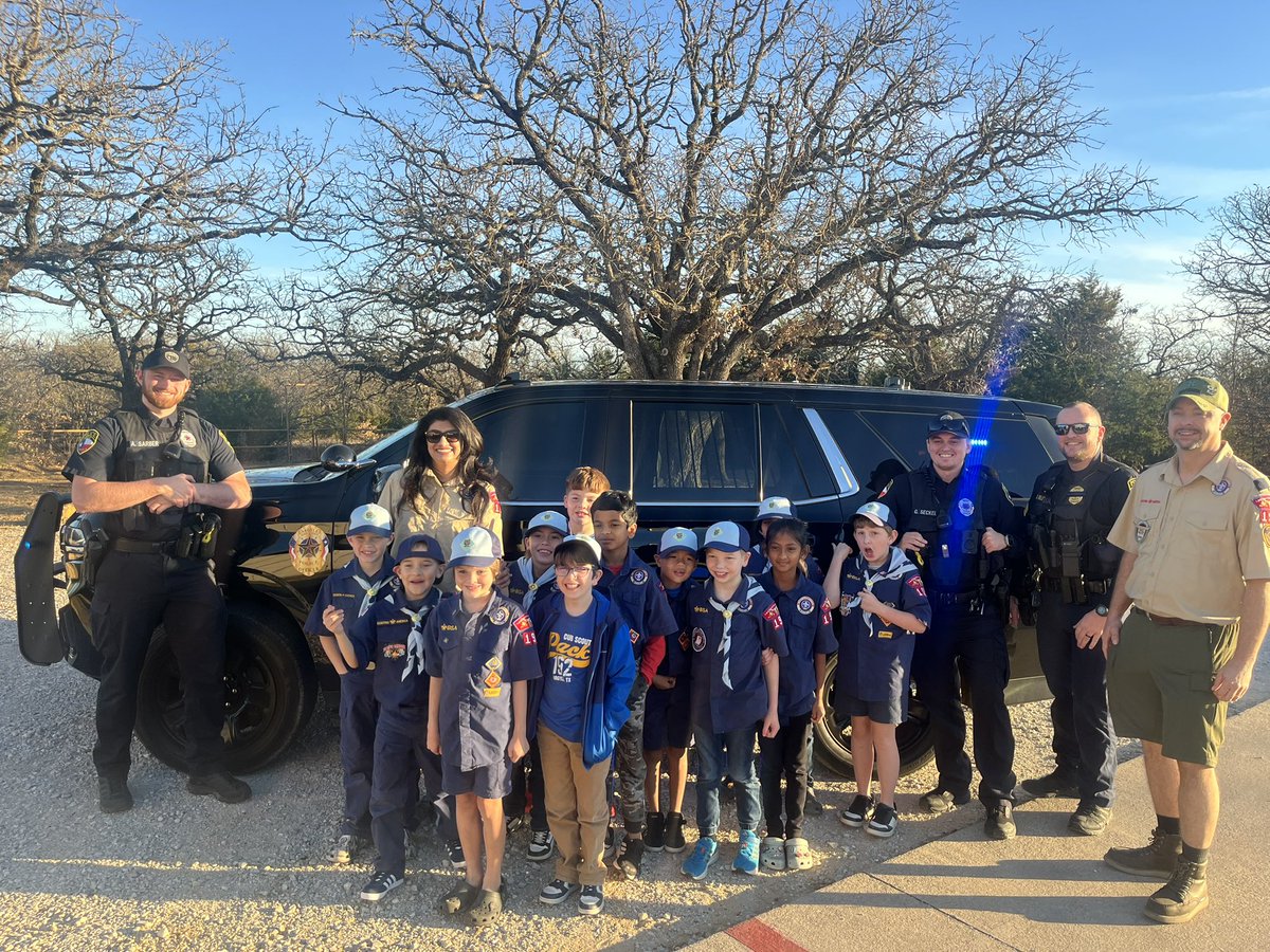 We had a chance to host a great group of Bear Scouts this afternoon for a presentation on digital safety and responsible use of bikes, scooters and skateboards.  

It is always a pleasure to engage with and educate young people.  

🚲 🛹 🏍️ 💻 

#ArgyleProud
