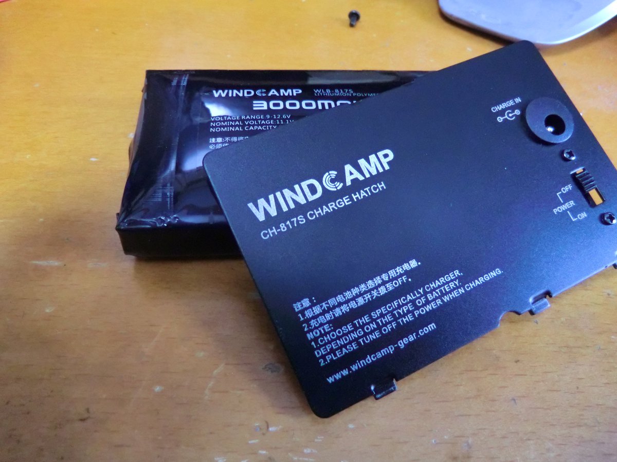 jr4dhk's tweet photo. 【悲報】当方の可愛い愛機、FT-817用に導入した充電池のWINDCAMPですが、久しぶり使おうとしたら、他局の事例のとおり?膨らんでいました(涙
#FT817 #WINDCAMP #hamradio https://t.co/oSId3pDFRa