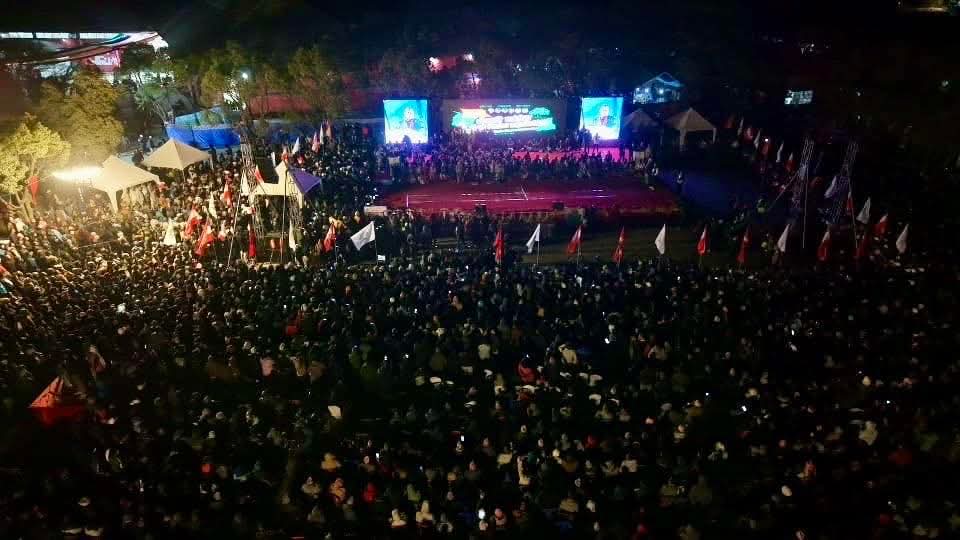 “नेतृत्वले गलत गर्दा चुप लागेर बस्ने कार्यकर्ता अवसरवादी या दास हुन्" वि पी
बिशेष अधिवेशन सफल होस्। देशलाई बलियो प्रतिपक्ष र बहुमतको सरकार दुवै चाहिन्छ।
तर राजनीति अब भाषण होइन, नीति केन्द्रित हुनुपर्छ।
कूटनीतिक अनुशासन, सुशासन र पारदर्शितामै देशको भविष्य छ।
शुभकामना।।