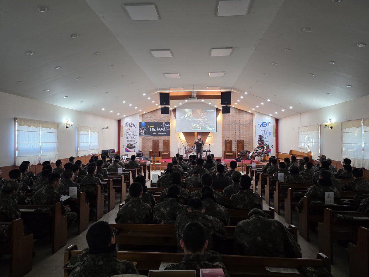 홍천 평화군인교회
2년간 방치되어있던 교회에 지금 계시는 목사님 부부께서 가셔서
자비량으로 5년간 이끄시고 계십니다.

아침에 오는 모든 병장들을 위해 간식과 음료, 떡볶이와 라면까지..
병장들의 예배를 위해 헌금하나 들어오지 않은 이곳을 지키시는 목사님과 집사님의 초청으로 다녀왔습니다.