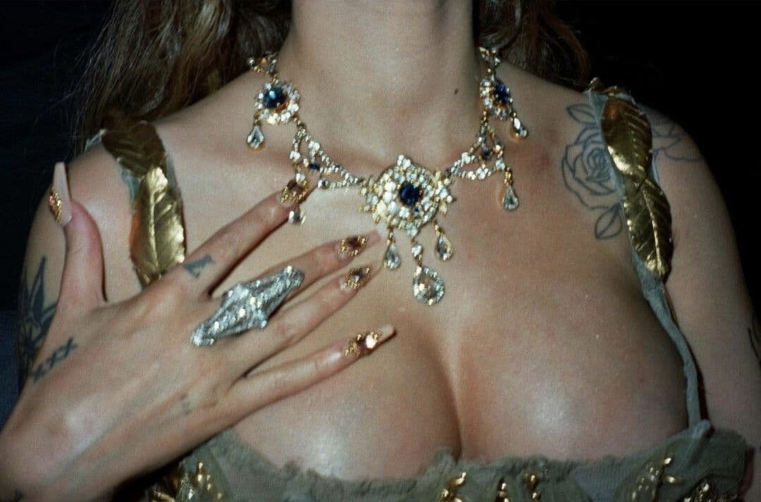 fatherstardust's tweet image. everything so ICONIC you can recognise her without even looking at her…