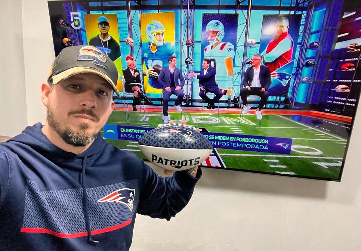 SandovalAlvaro7's tweet photo. @TUDNMEX #NFLEnTelevisa  Emmanuel Sandoval desde El Puerto de Veracruz Lets go Pats https://t.co/0xH7RfiAuP
