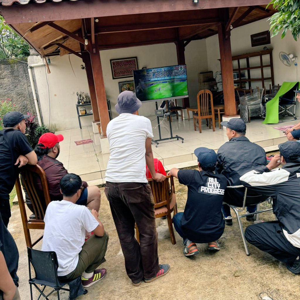 No "beef" here, just friends, family and patties.