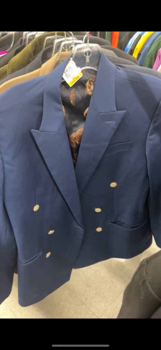 I’m obsessed with Robert House’s wardrobe for season 2, this would have been PERFECT for his first appearance but it was just a tad too small 😅 the search continues 
#fallout #falloutonprime #cosplay