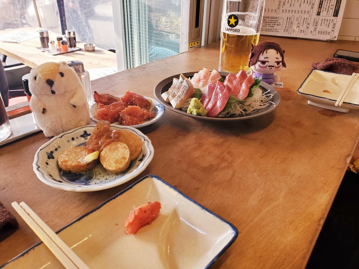 あけましておめでとうございます～🎊
毎年恒例の浅草で初詣いってきた～！
ホッピー通りのここのお店めっちゃおいしかったからまたいきたい🐟️🍻
2月からはカメラ復活するぞ～！！
最後にカメラ握ったの9月…‥？？やばぁ…‥