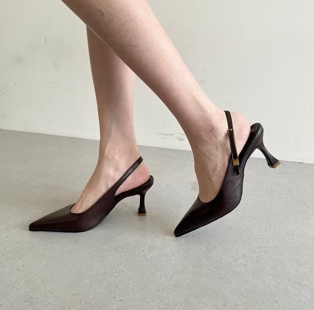 nostalgicolif's tweet image. pretty heels  ❣️❣️

a thread