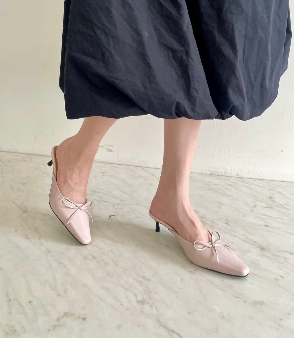 nostalgicolif's tweet image. pretty heels  ❣️❣️

a thread