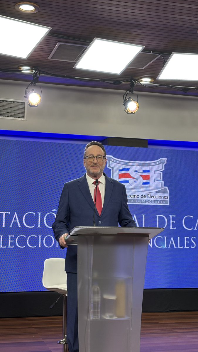 Hoy estoy en el Tribunal Supremo de Elecciones, donde la democracia se pone al frente.

Vengo a decir lo que muchos sienten y pocos se atreven a decir. Vengo a debatir con ideas, con carácter y con la convicción de que Costa Rica puede estar mejor.

No le tengo miedo al debate,