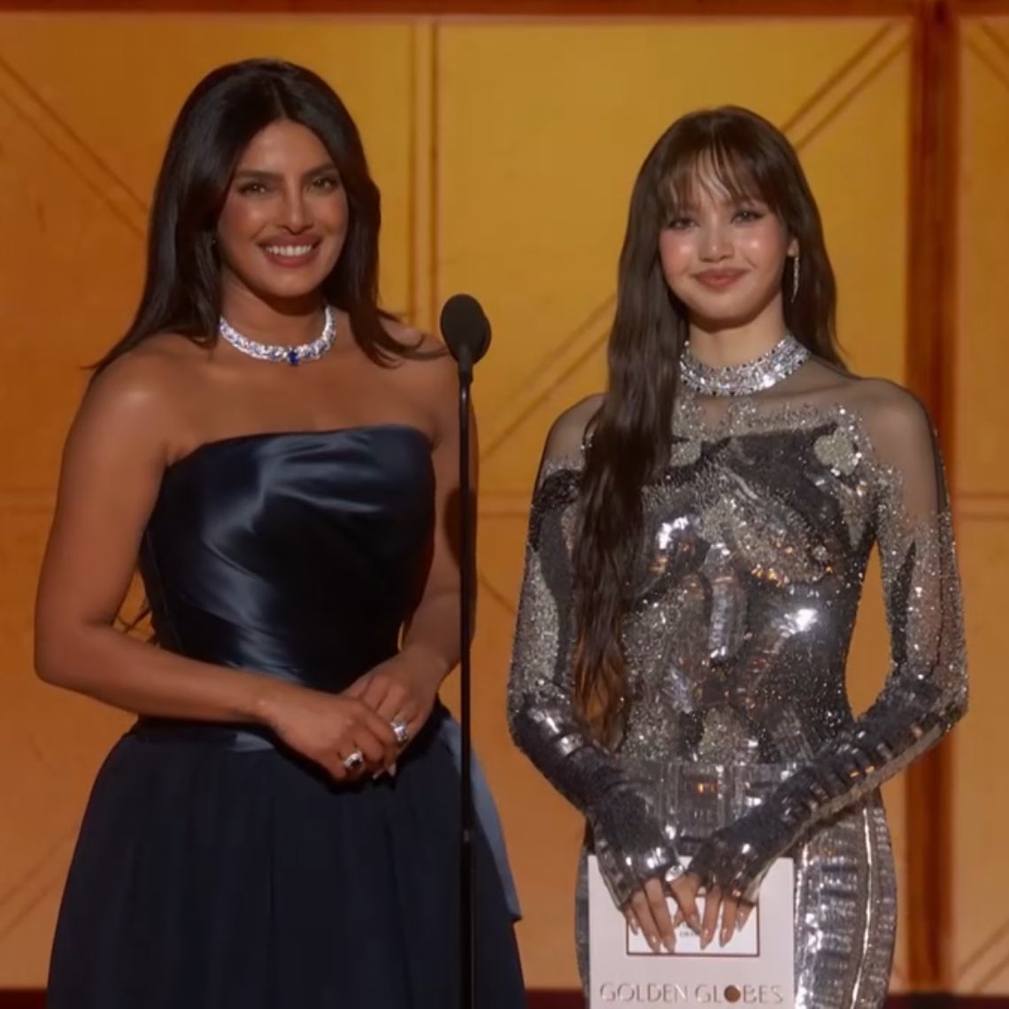 lalisahourIy's tweet image. LISA PRESENTING THE GOLDEN GLOBES OMG