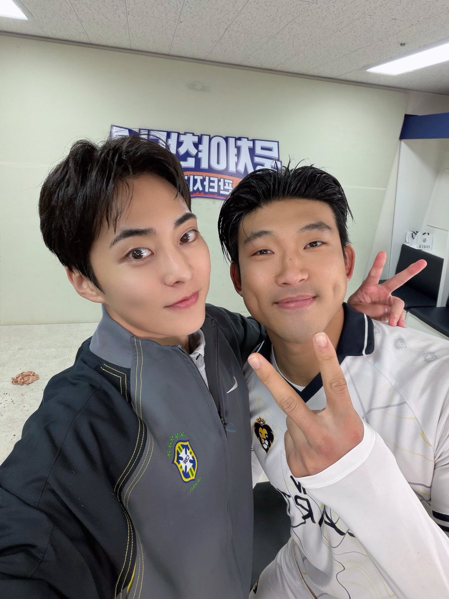 XIUMIN_INB100's tweet image. JTBC 뭉쳐야 찬다 4

라이온하츠의 승리를 위하여!🏆
새해에도 좋은 기운 가득 모아볼까요?✨

#시우민 #XIUMIN