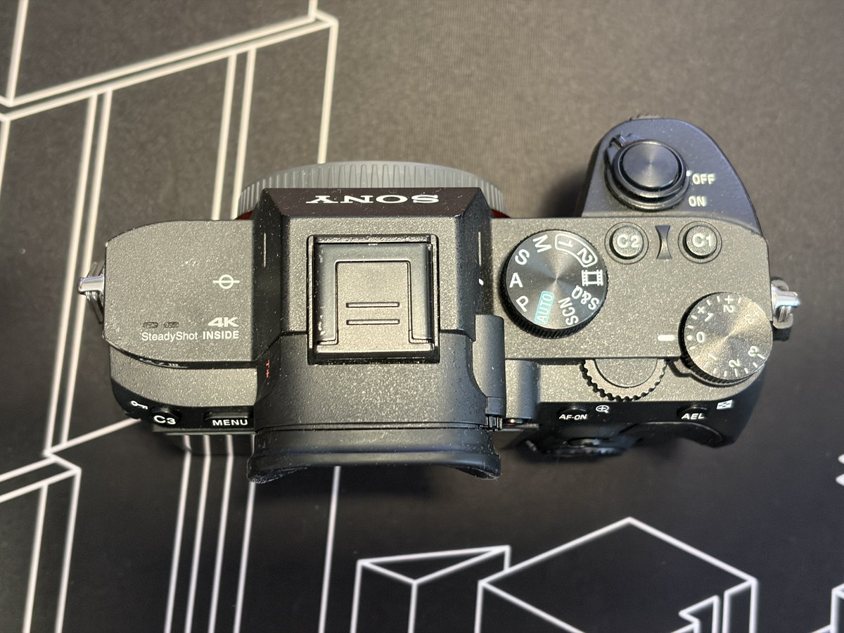 hypehilife's tweet photo. #カメラ売ります #Sony #A7M3
α7III
モニタ下部に打痕跡ありますが液晶含め正常動作しています
付属品：ボディ+アイピース+ボディキャップ+シューカバー+バッテリー
11万円(送別)　愛知発 https://t.co/3Map7thLhE