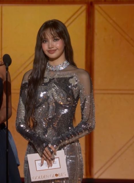 lalisahourIy's tweet image. LALISA YOU LOOK FABULOUS OMG