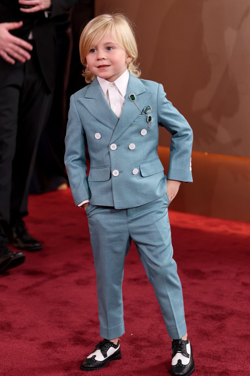 zmillon's tweet image. Colton wishes he had the style of Duke McCloud #TheTraitorsUS #GoldenGlobes