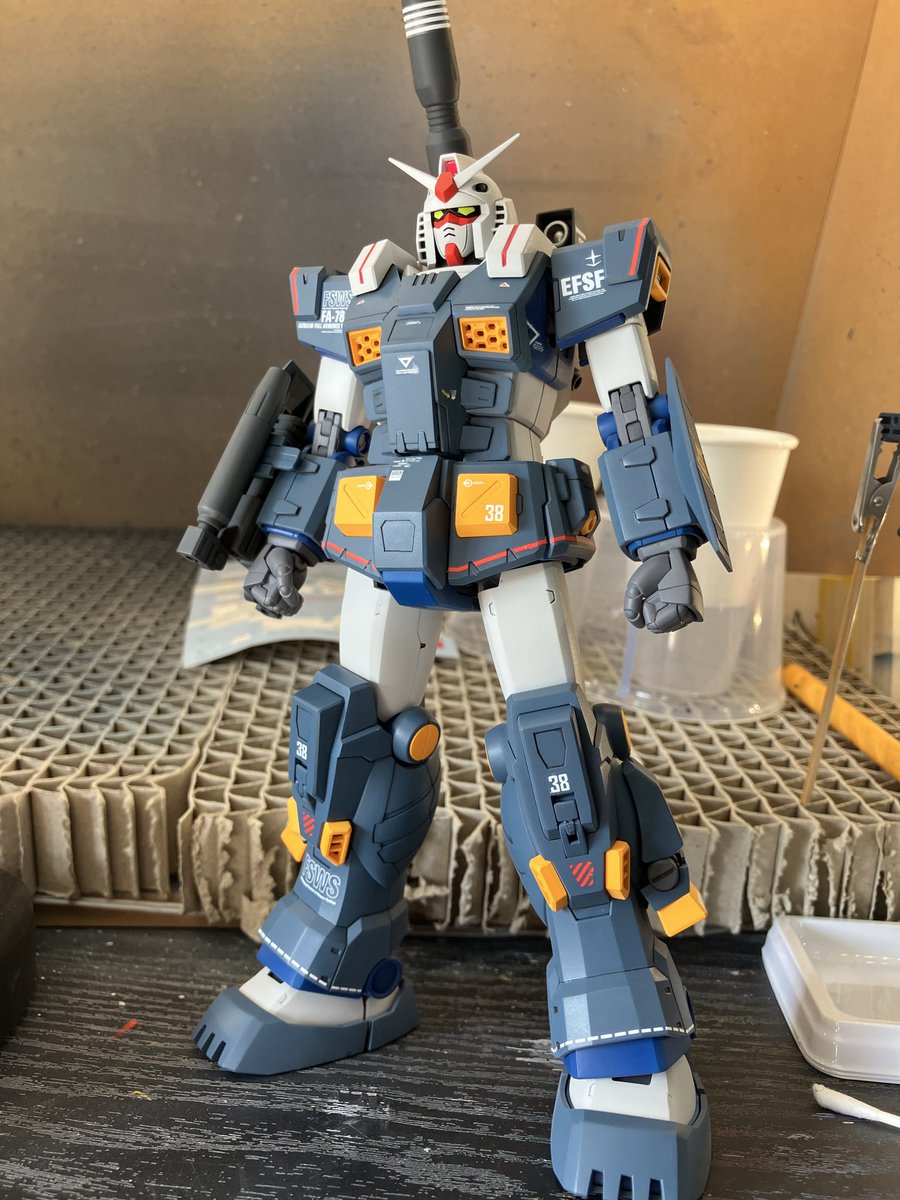 デカール貼ってつや消し吹きました。ここからウェザリング…

デカールが古くなってて結構割れた⤵︎