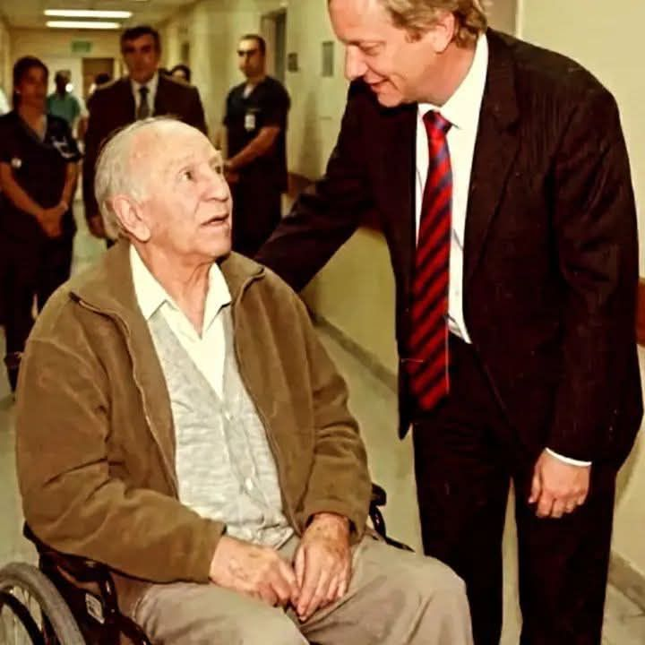 Vamos copuchando, parece que el Paul con el Papá KaKast eran amiguitos desde chicos e invitaban al viejo Macaya...Disfruten o  gocen lo Votado...