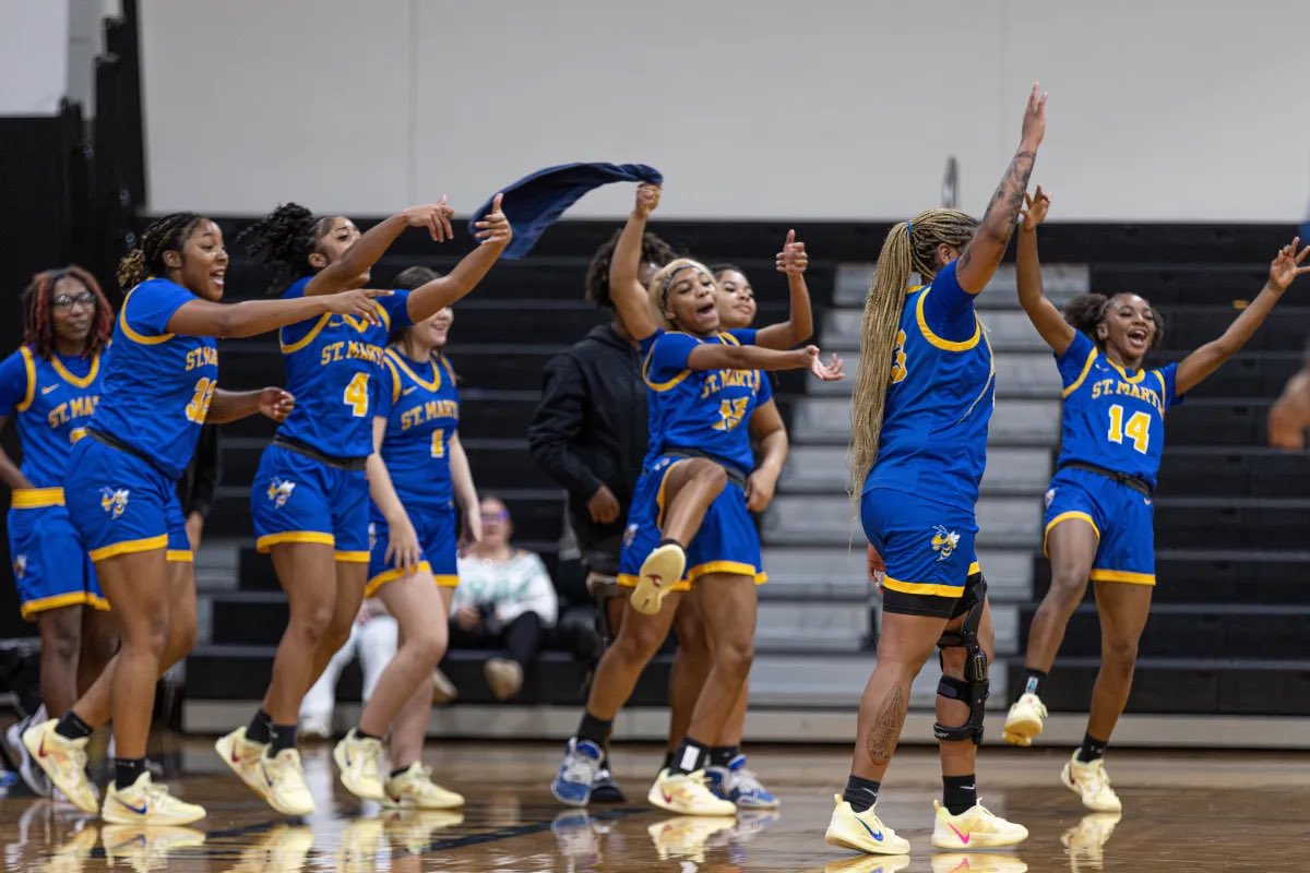 LadyJacketsB's tweet image. FAMILY ❤️
a little bit of loud a little bit of crazy &amp;amp; a whole lot of love!