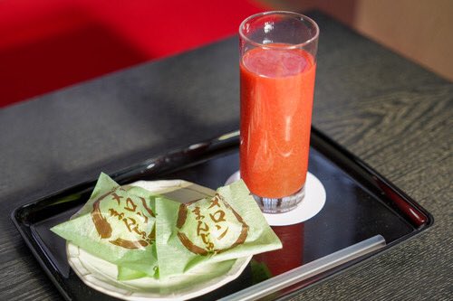 コメントが昨日のままかも

深蒸し茶のスコーン、かな

>２日目午前のおやつ

メニューは藤井王将が「掛川道中モンブラン」、「アイスティー」、永瀬九段が「完熟メロンまんじゅう（２個）」と「フレッシュジュース（キウイ）」です。

kifulog.shogi.or.jp/ousho/2026/01/…