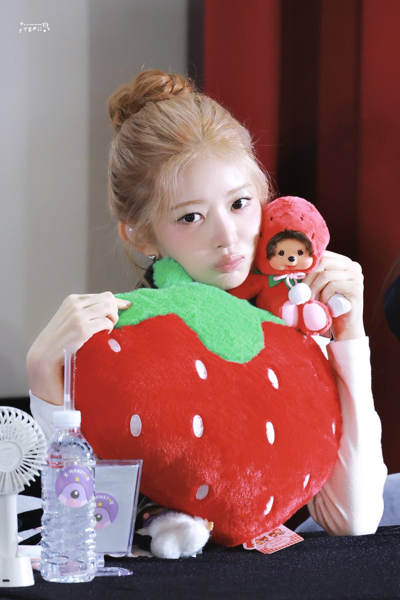 YEPinyourheart's tweet photo. 260111

#IVE #아이브
#REI #레이 #レイ https://t.co/2Uy27exSnA