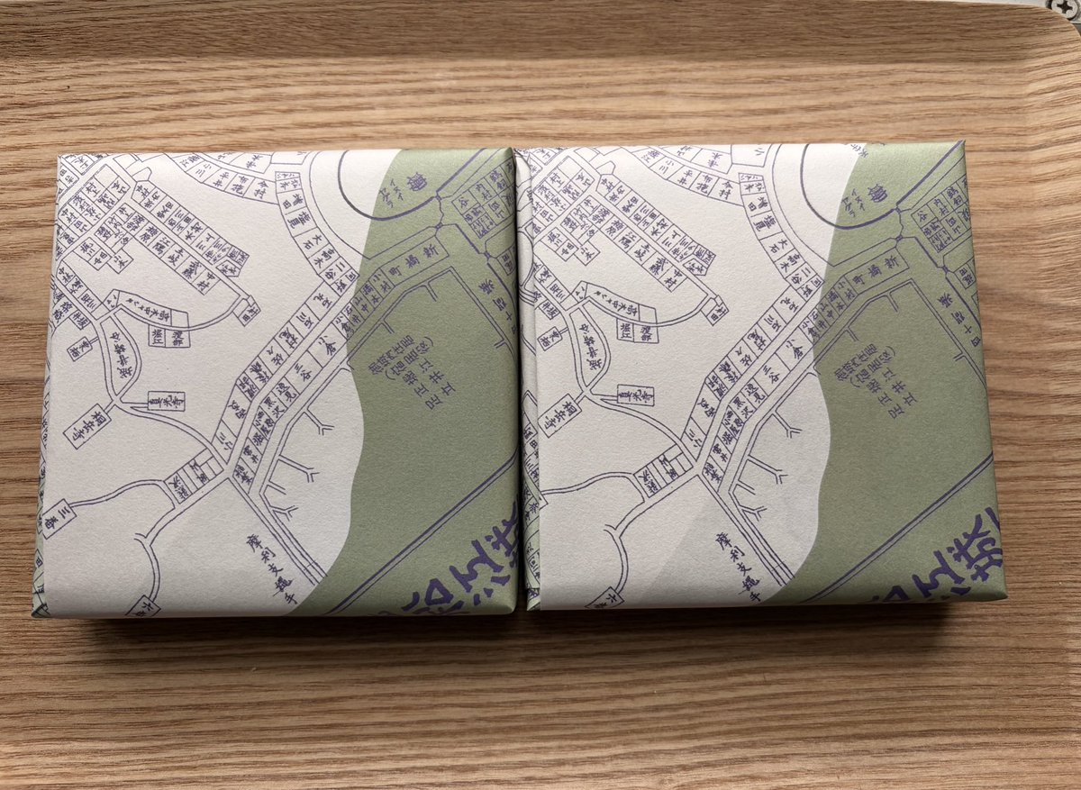 1/15 #林家彦三 さんの会でお客様に珈琲のお供としてお出しするお菓子、松江から届きました。#三英堂 
包み紙が古地図で開ける前からワクワク。

彦三さんの落語、『怪談』についてのお話、カイエドゥ彦三恒例の彦三さんの文章、#ブラジレイロ の珈琲と盛りだくさんでお送りいたします。