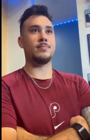 FrankKlose's tweet photo. I saw someone compare AJ Brown to Orion Kerkering on my timeline.   Big difference:  One of them stood and talked to reporters openly and honestly afterwards.  One of them ran away. https://t.co/AnSrgXXJDW