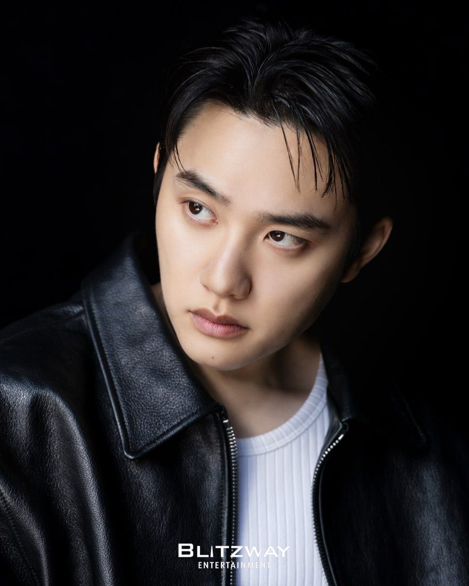 dd__dandelion's tweet image. Kyungsoo in a leather jacket giving Expectation era vibes, but the blitzway version? Aged like fine wine!