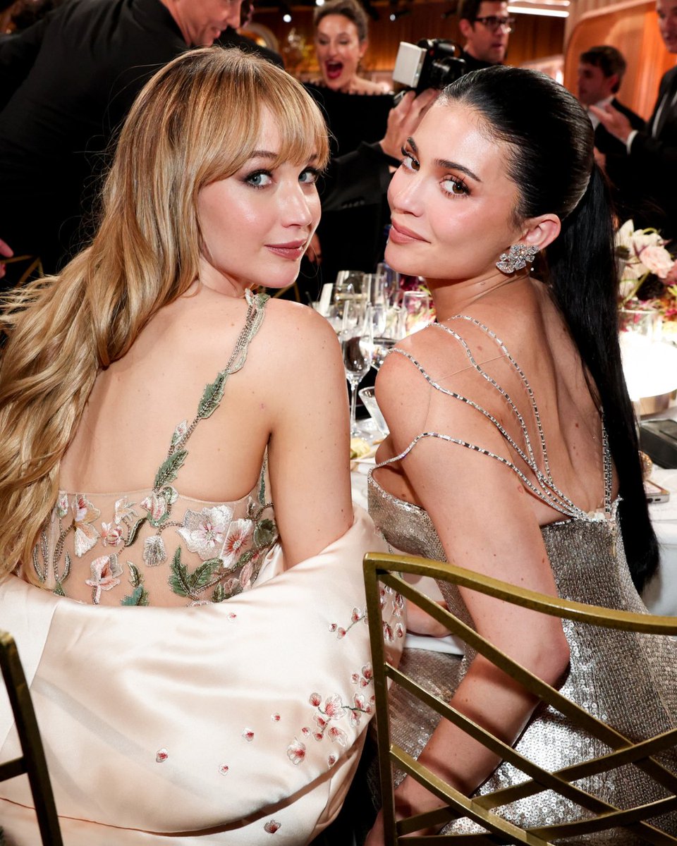 PageSix's tweet image. It's Kylie Jenner's world and we're just living in it at the 2026 Golden Globes. 😂 📸: Getty