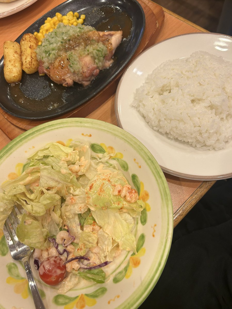pachibibi65's tweet image. 休憩から戻ってきたよー！！

喰種5台中4台🈵！
モンキーターンが3000枚over‼️
パチでは新台吉宗が50000発over‼️
喰種も、2000枚超えてるからこれから伸びるのか？！？！

私は4枚目に入ります🤨

#P2 さま

《 #PR 》