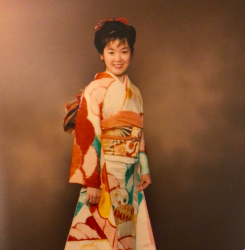 camelliakyoto's tweet photo. Our director, Atsuko-san, has kindly shared a photo taken for her coming-of-age (a few years ago🤔). The furisode (振袖) was bought specially for the occasion, and she still has it!
#Kyoto #Japan #furisode #振袖 #成人の日 #CamelliaKyoto #teaceremony https://t.co/XP5p2tdKxZ