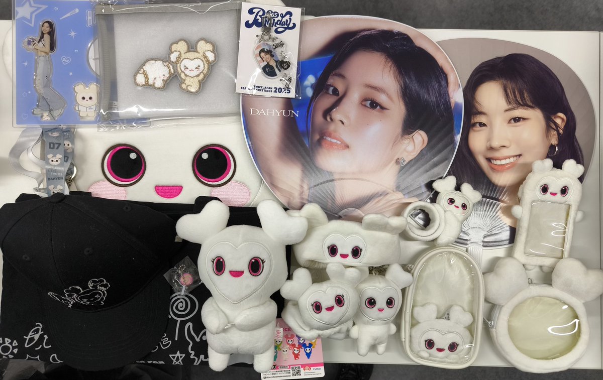 入荷情報】 #TWICE ダヒョンちゃんのうちわやぬいぐるみカバンがまとめ