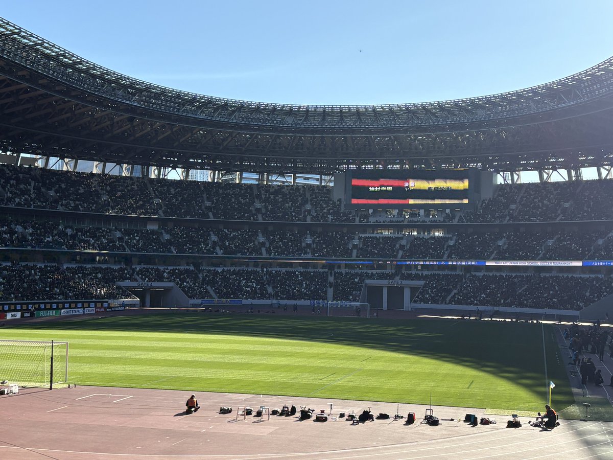 今年もやってきた⚽️
高校サッカー決勝戦⚡️
日なた暑すぎる🥵
#全国高校サッカー選手権