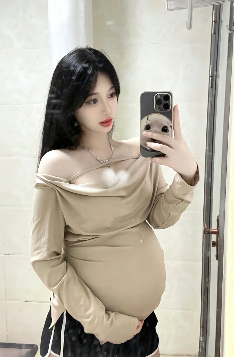 xin578p's tweet photo. 有些人會關心我 肚子這麼大了還出來兼職 
會不會很危險 對小孩會不會有影響
首先 我不會做任何傷害自己身體的事情 
在開始之前我也有先詢問過醫生 
確認狀況是 OK 的 我才會繼續兼職
我會把自己的身體跟孩子放在第一位
請大家不用擔心 如果不舒服我會停止的🥰 https://t.co/zw3rVO14gJ