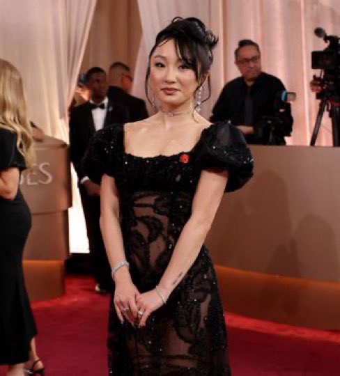 _tumblrina's tweet image. Hannah Einbinder in artists 4 ceasefire pin
Poppy Liu in artists 4 ceasefire pin
Jean Smart in “be good” pin