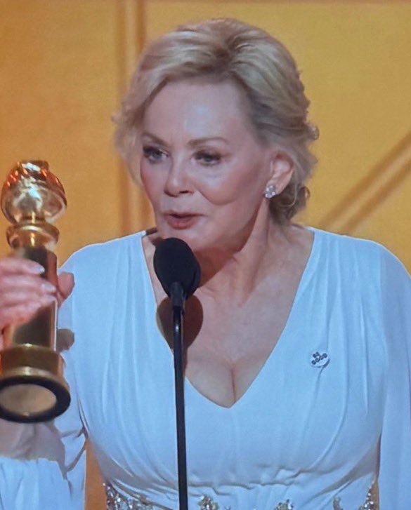 _tumblrina's tweet image. Hannah Einbinder in artists 4 ceasefire pin
Poppy Liu in artists 4 ceasefire pin
Jean Smart in “be good” pin