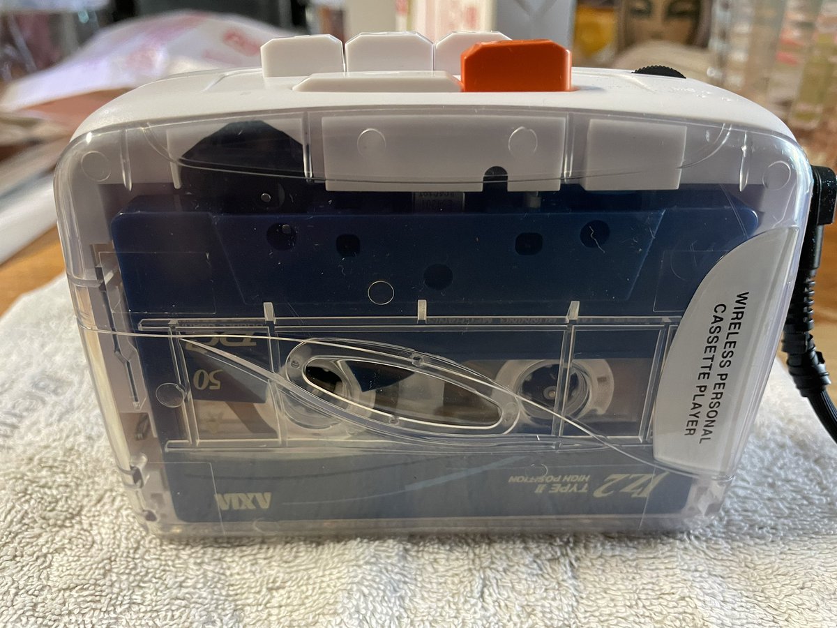 katsu_k67's tweet photo. 3COINSのカセットプレーヤーが手に入ったので、早速再生しています。
聴いているのは、1986年リリース #伊藤銀次 「GET HAPPY」♪
カセットは #AXIA J’z (Type2)
#GETHAPPY https://t.co/NV6XkHRTZS