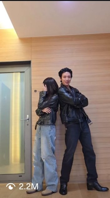 hjyh__'s tweet photo. It's amusing to see how a band member (supposedly a non-dancer) has the highest views among the dance challenges of a dance group 😆

2.2M views &amp; still counting.. r u proud of urself @JYHeffect? ㅋㅋㅋ https://t.co/3CzYMRAMcz