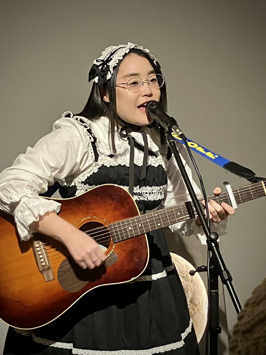 駒川apollo🌕こけら落とし公演
ウルトラ・スーパー・デラックス・オトシダマ

動画で振り返る③
じょん

ご、ごめん🙏じょん…何故か動画ないわ…

コミックソングに見える作品にもさみしさがあって、それを楽しくやってる二面性が好きだった。あと、適度に演出されたじょんという存在そのものが魅力🌈