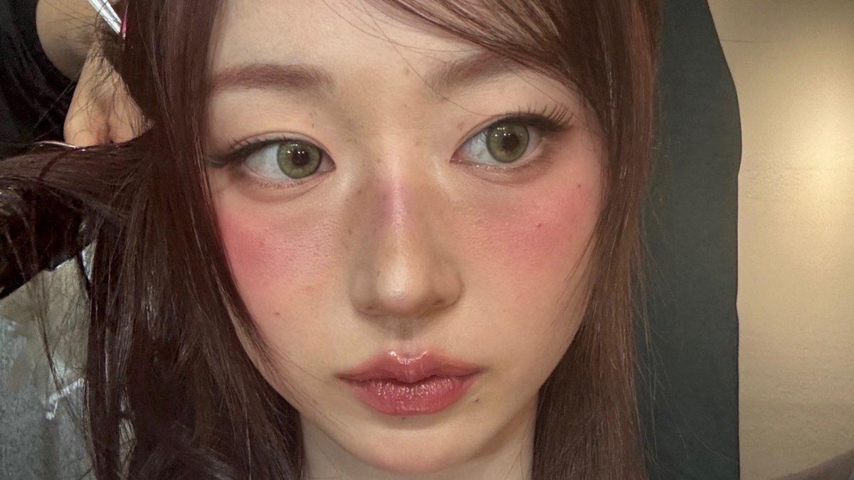 sena0305haewon's tweet photo. ヘウォンって元の顔がナチュラル美人って感じ
だからどんなメイクでも、それが正解になるの
ほんとに最強すぎる https://t.co/z5b7XIpfac