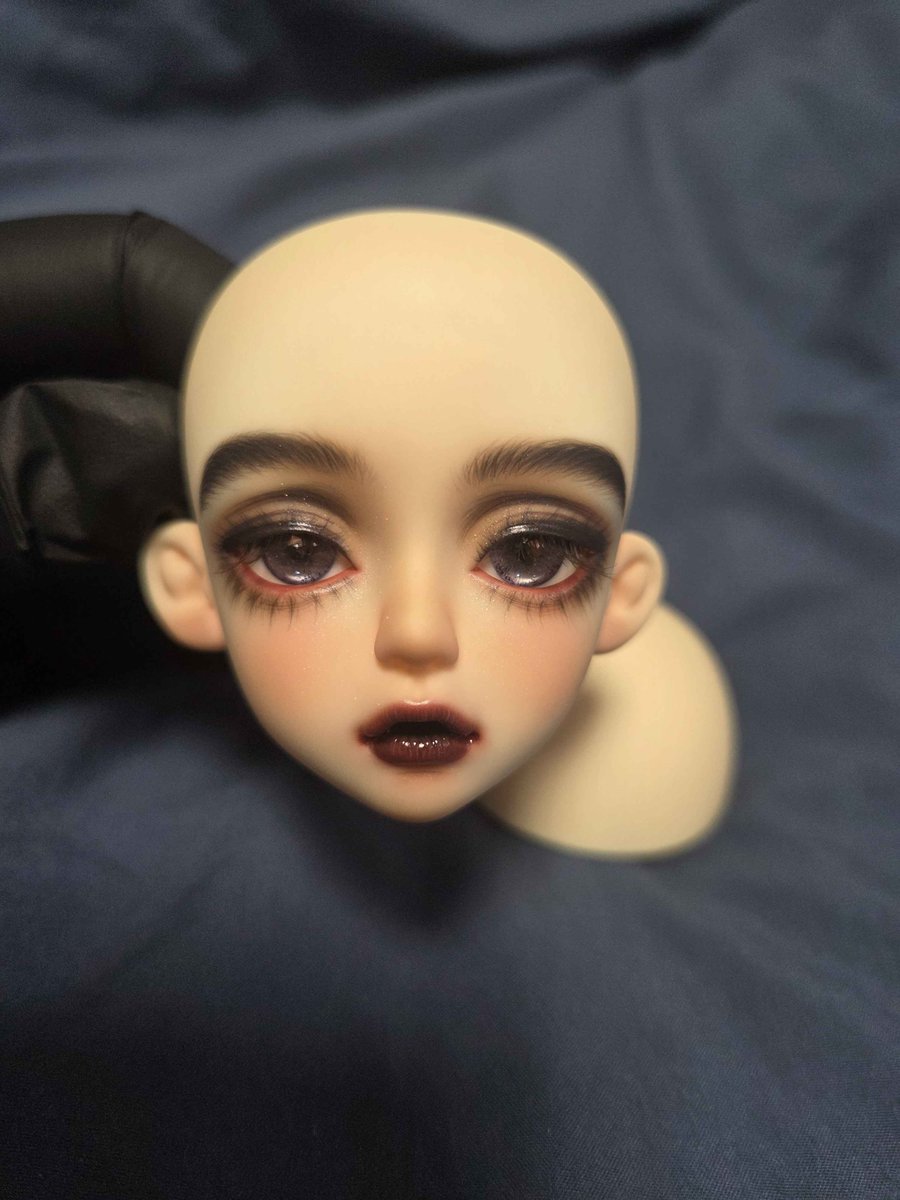 #트인덕장터 
#루츠돌 
두리 블라썸 노말 메이크업 판매합니다. 
2021년도에 구매하여 로키님의 메이크업을 받았습니다. 출시일이 오래되었고 편안하게 플레이 했던 헤드라 이 점에 민감하신분께서는 구매를 신중히 고려해 주시길 바랍니다. 마지막은 안구 착용시의 모습입니다. 
운포 36에 판매합니다