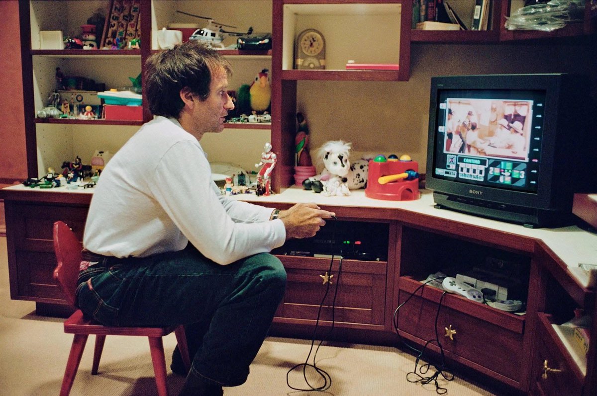 Robin Williams playing Sega CD in 1993