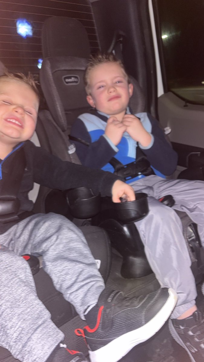 Even without playing today, we have a couple of Bo Nix impersonators! All the way from Ohio! Go Broncos! <a href="/Broncos/">Denver Broncos</a>  <a href="/ZacStevensDNVR/">Zac Stevens</a>