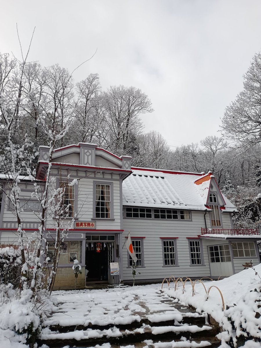 Sleeping_Beagle's tweet photo. 小熊写真館に雪が良く似合う

（アシㇼパさん雪降りましたよ）

#博物館明治村
#明治村
#犬山市 https://t.co/R4m9n47N7x