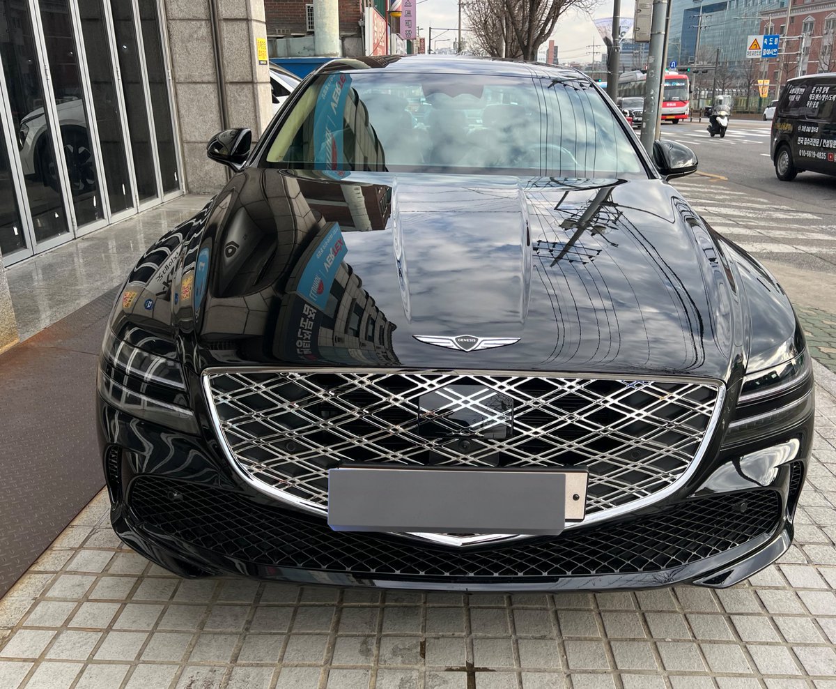 ceolmh3's tweet photo. 회사 동생 차 나왔는데 G80 이쁘네요 
가격은 7천 후반이라는데..ㅋㅋ비싸네요 
이제 27살인데 3년일해서 할부없이
차산거보면 그래도 대단하네요! https://t.co/xeXXDLhzi6