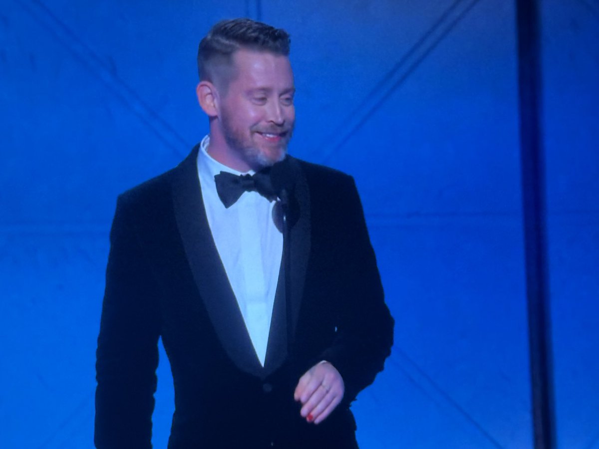 Fran Drescher introducing Macaulay Culkin with “please welcome a boy who famously had no nanny” was not on my #GoldenGlobes bingo card