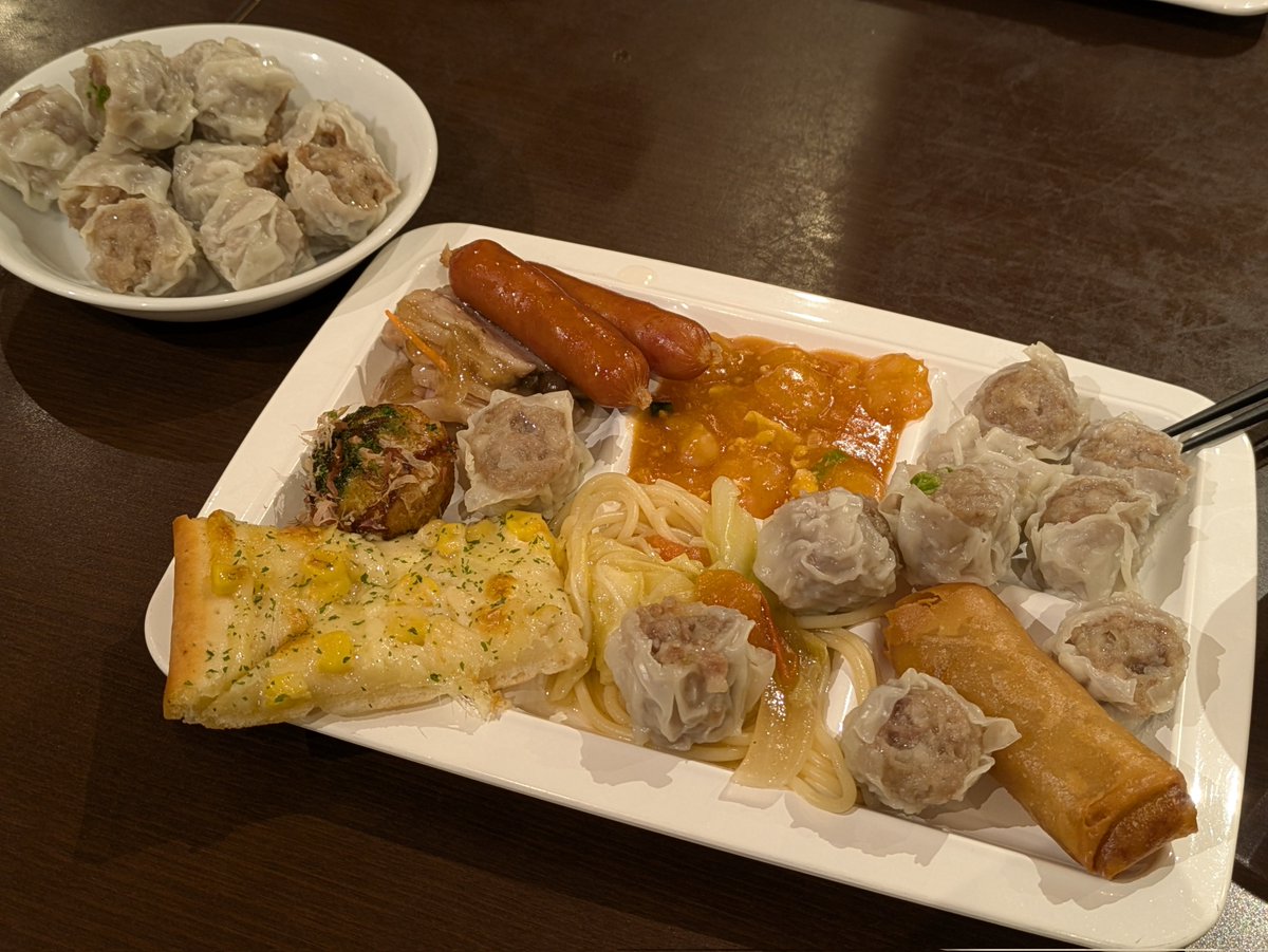 昨日の昼 横浜 亜利巴”巴” 週末ランチバイキング 2,900YEN いつか来てみたかった崎陽軒のシウマイの食べ放題  温かい状態で食べるとわかる、シウマイの味の濃さ 一番うまいのは麻婆豆腐とケーキ シウマイは弁当で適量いただくのが至高と確認し完食