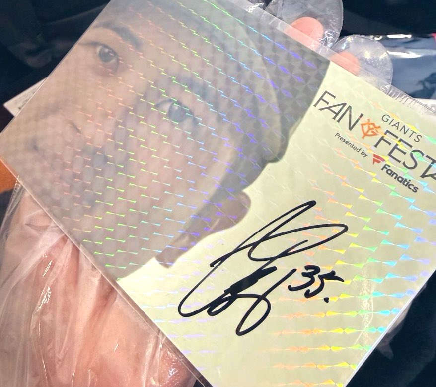 gtime_timer's tweet image. いずぐちさんの直筆サインありがたい
すっごい綺麗にpp袋に入れてもらえてるうえに、後ろもボール紙で保護してもらってる厳重さ。
はやくちょうどいい額買ってこよ😌