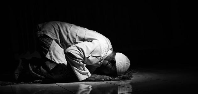 ﴿وَقُرْآنَ الْفَجْرِ ۖ إِنَّ قُرْآنَ الْفَجْرِ كَانَ مَشْهُودًا﴾

قرآن الفجر: أي صلاة الفجر. 
مشهوداً: الملائكة تشهد صلاة الفجر.