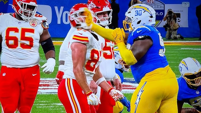 Chiefs_All_Day's tweet image. Oh the Chargers are crying about a hit to the helmet not being called?